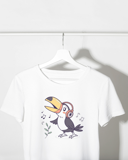T-shirt exotique avec toucan stylisé appréciant la musique