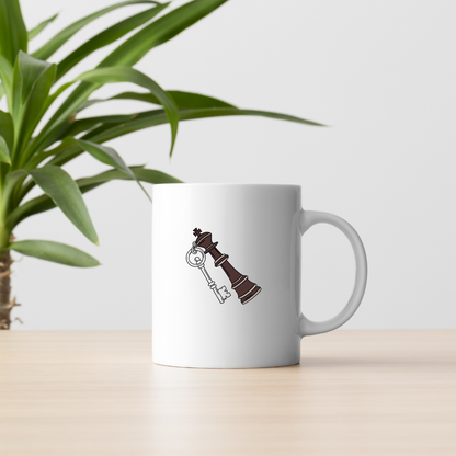 Un mug orné d'une icône stratégique de roi d'échecs en style flat