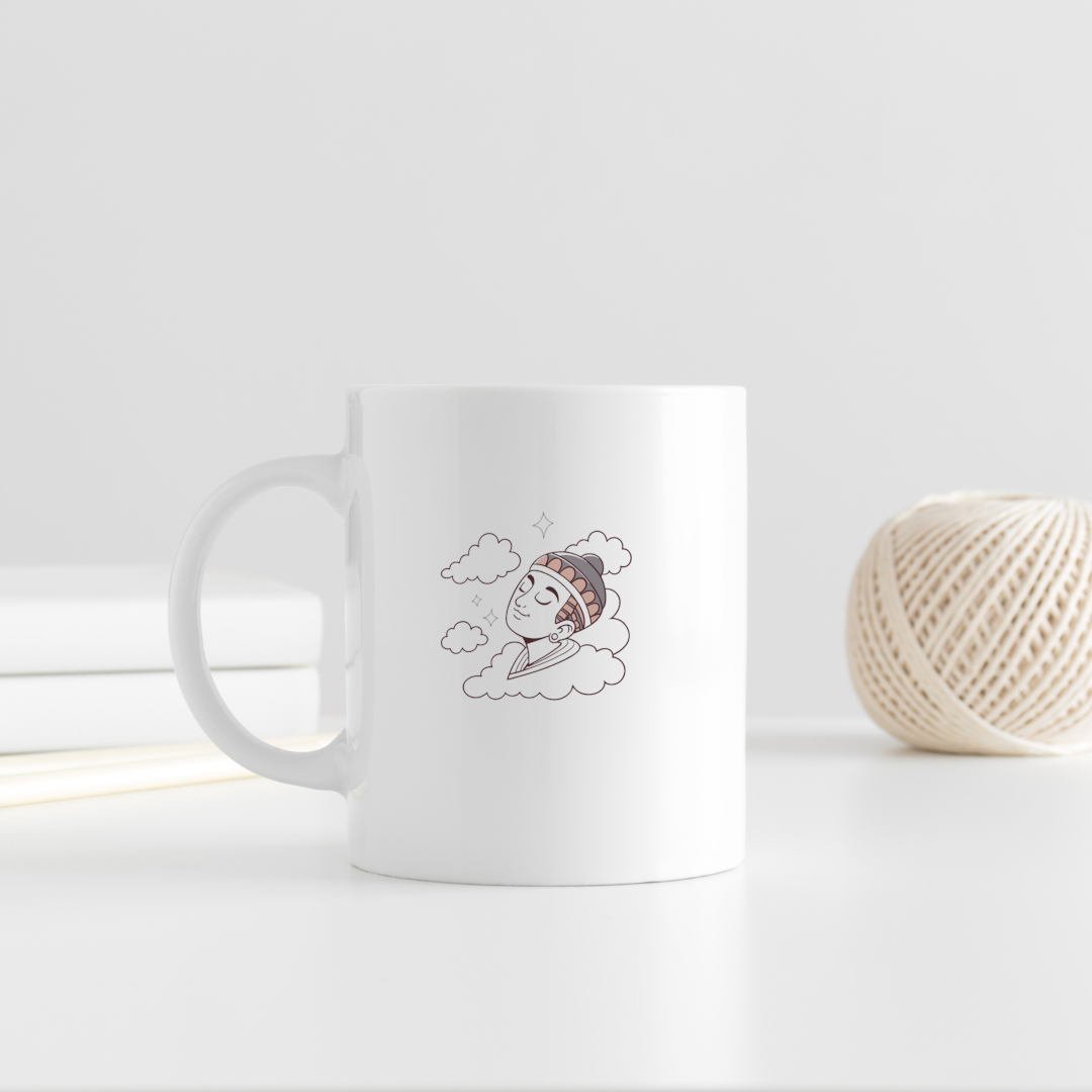 Mug en céramique avec Bouddha rêveur sur fond de nuages éthérés