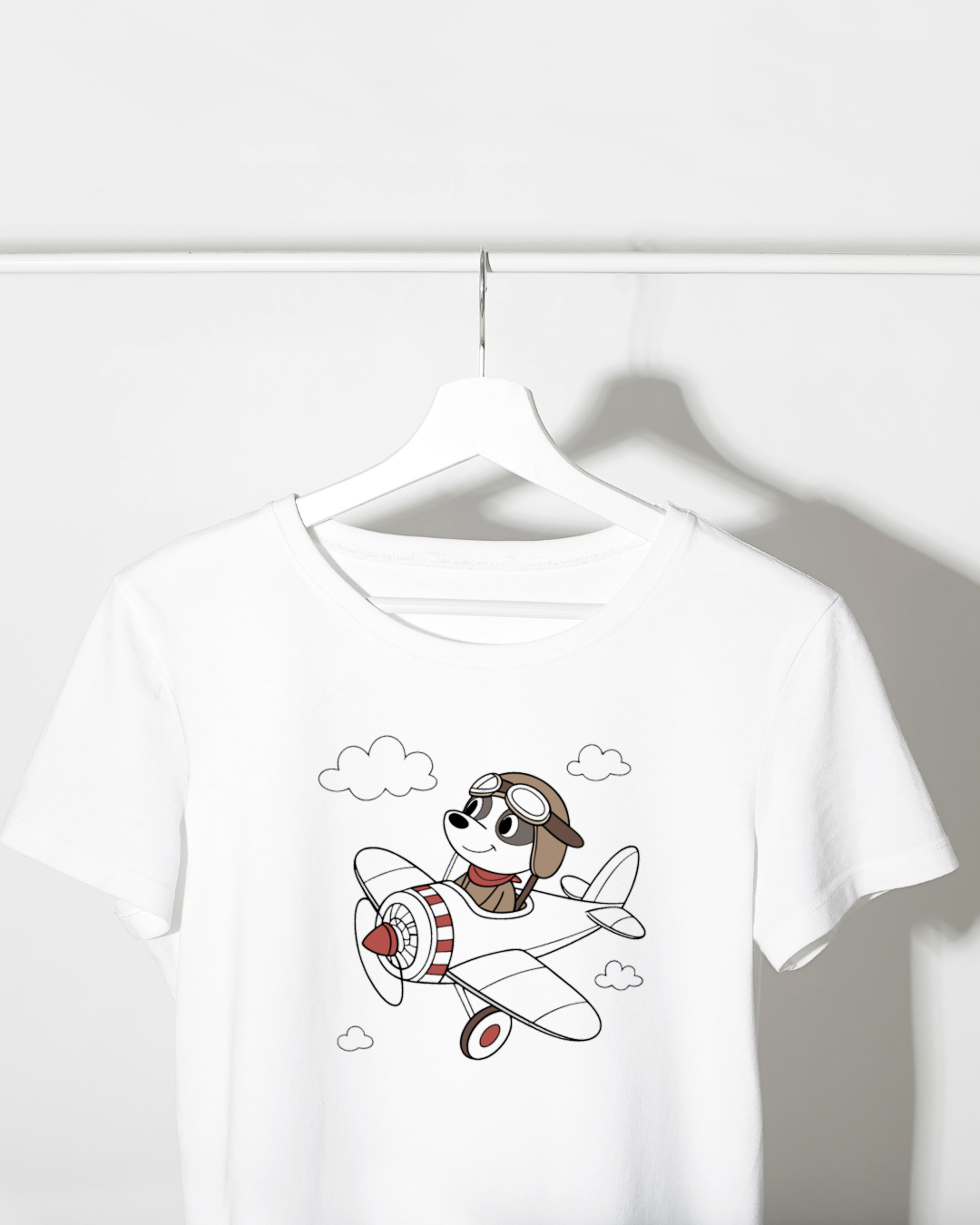 T-shirt avec chien aviateur joyeux style cartoon pour une aventure aérienne animée
