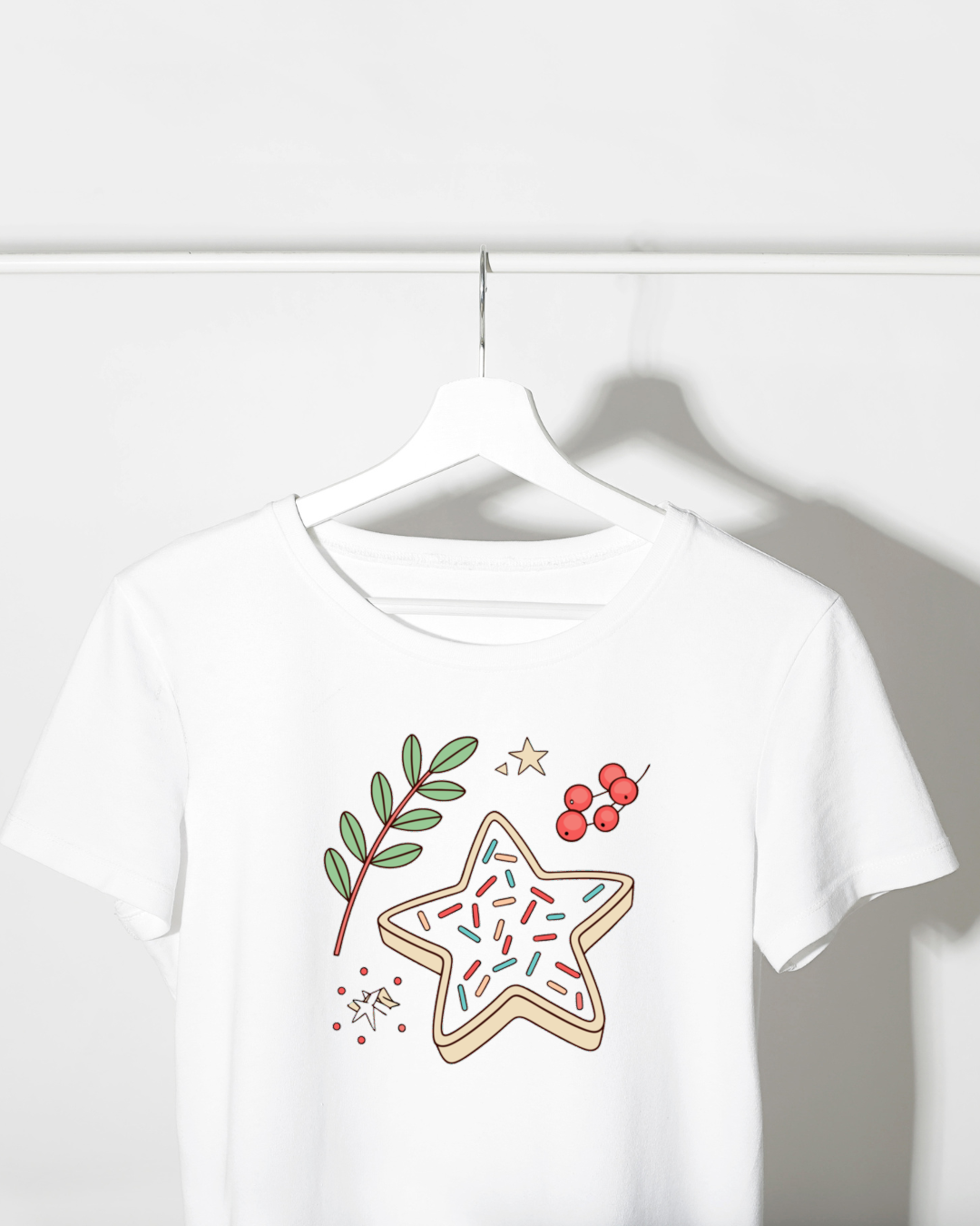 T-shirt festif avec doodle étoile biscuit en motif de Noël doux et stylisé