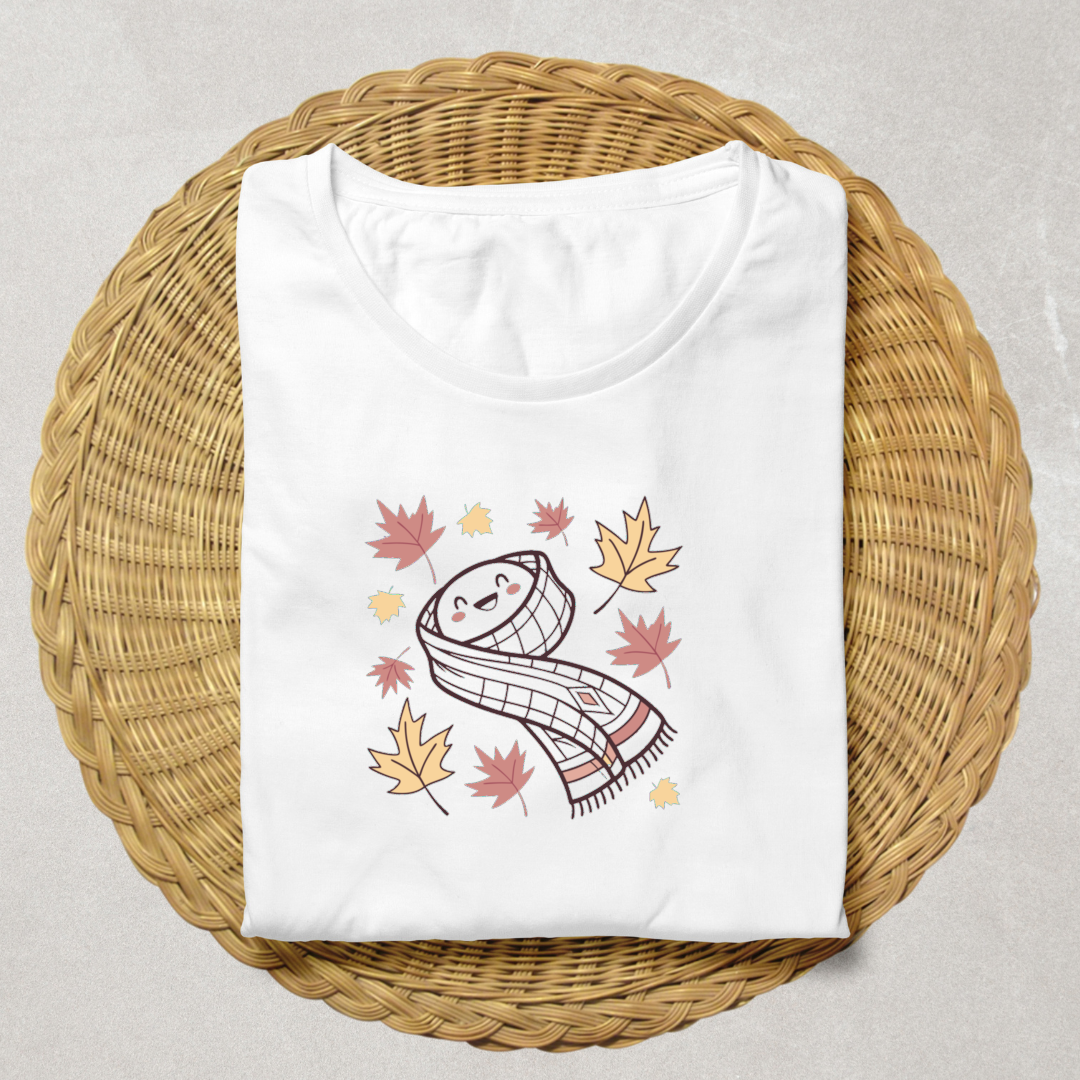 T-shirt automnal décoré d'une écharpe joyeuse sous des feuilles colorées