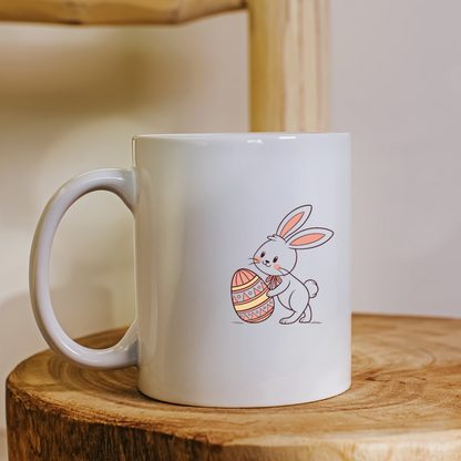 Mug décoré d'un lapin souriant portant un œuf de Pâques dans des tons pastel