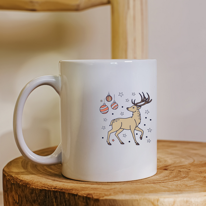 Mug illustré d'un renne gracieux, style doodle, ambiance festive et joviale