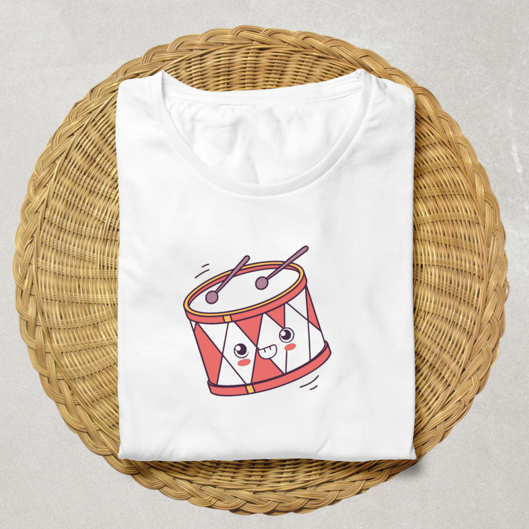 T-shirt avec motif kawaii de tambour joyeux dans une ambiance festive