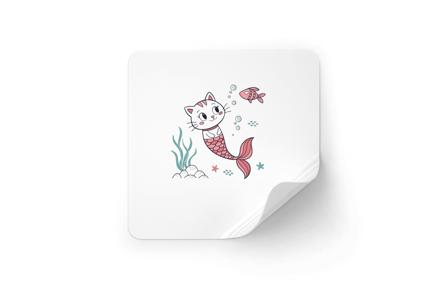 Sticker kawaii avec chat sirène jouant avec un poisson dans un océan magique