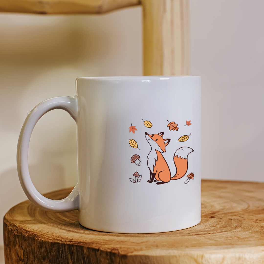 Mug avec renard pensif, style automne, sous feuilles brunes et jaunes