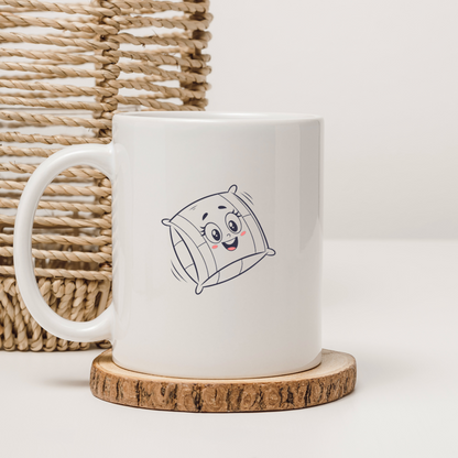 Design kawaii d'oreiller sur mug, ajoute mignonnerie à votre boisson.