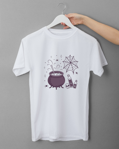 T-shirt noir orné d’un chaudron bouillonnant style Halloween dechic décoratif