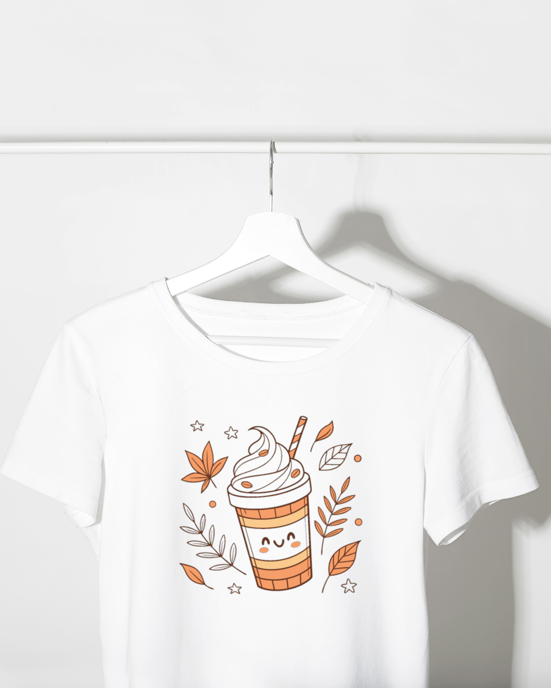 T-shirt automnal avec icône souriante pastel pour une touche cosy