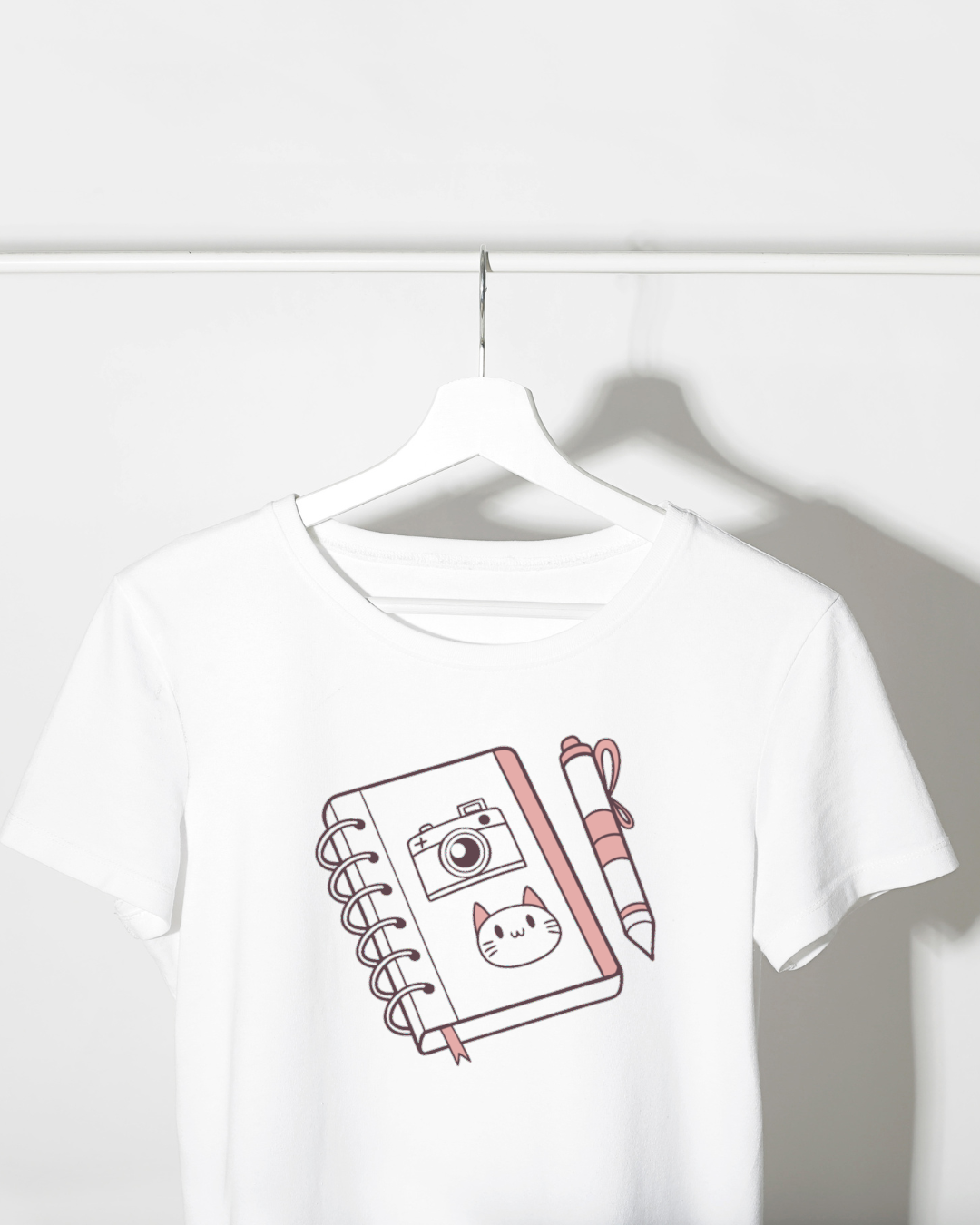 T-shirt avec icône d'appareil photo kawaii pastel idéal en papeterie créative