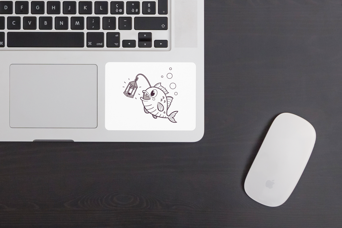 Sticker original avec un poisson lanternier joyeux au design minimaliste marin