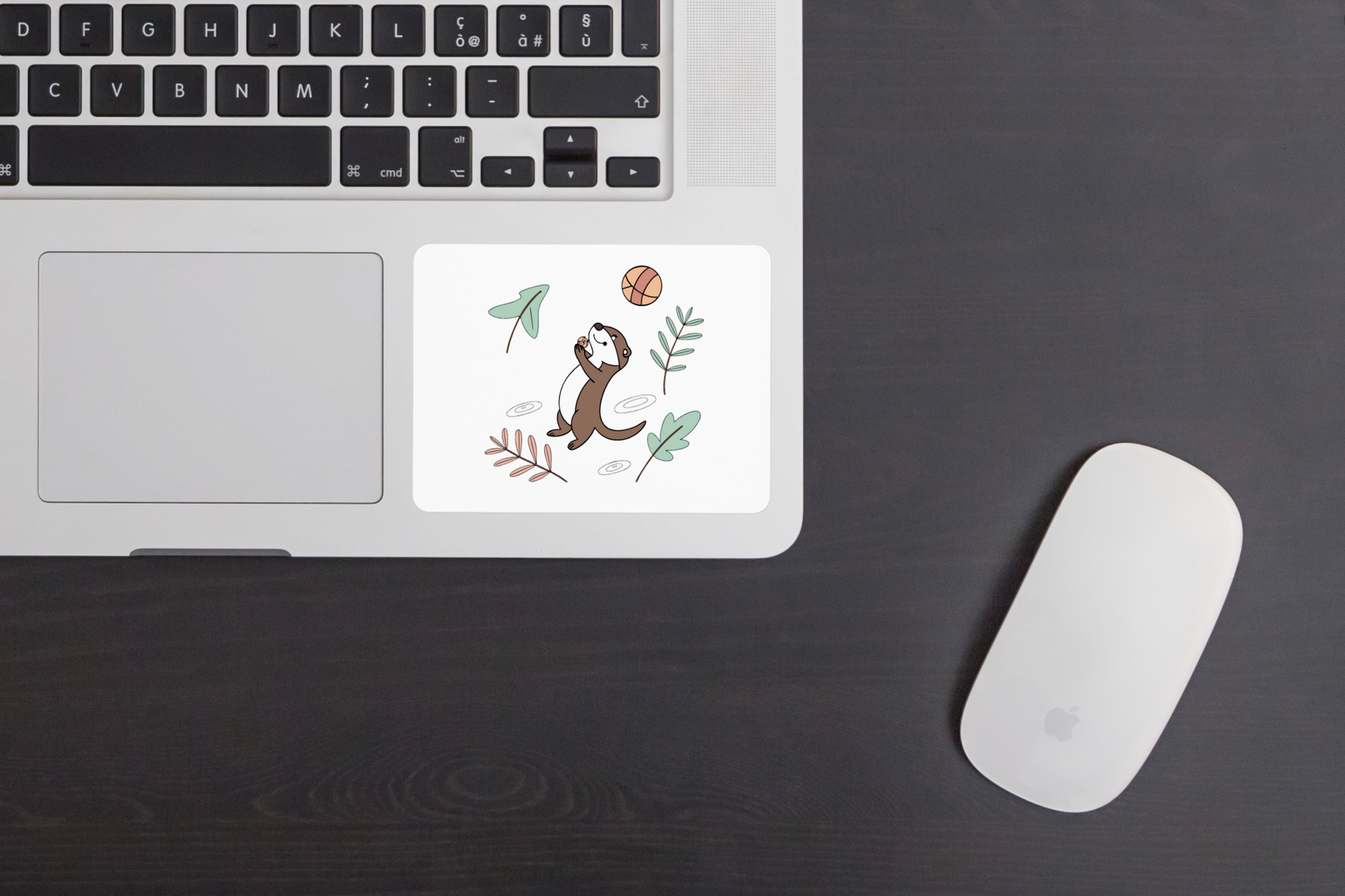 Sticker avec loutre espiègle dans un style bois naturel, idéal pour décoration murale