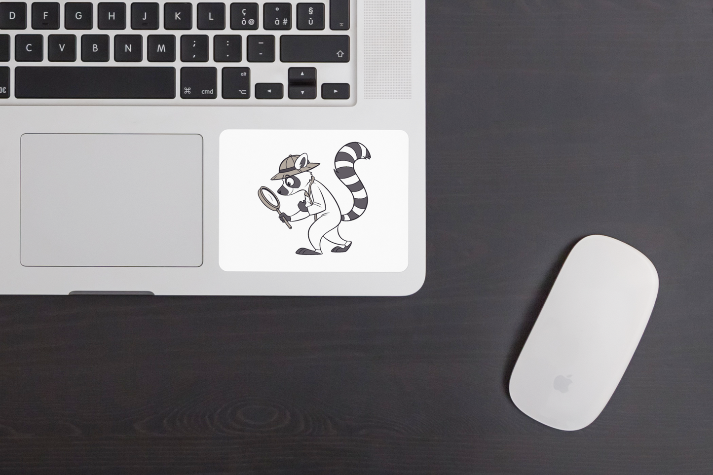 Sticker avec un lémurien détective curieux dans la jungle, style cartoon amusant