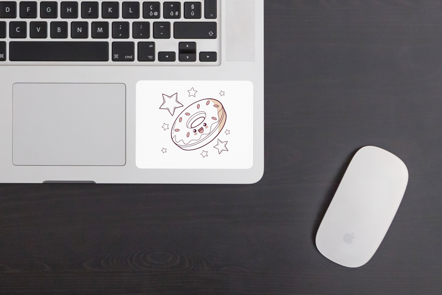Sticker au style kawaii avec un donut flottant heureux sur fond de ciel étoilé