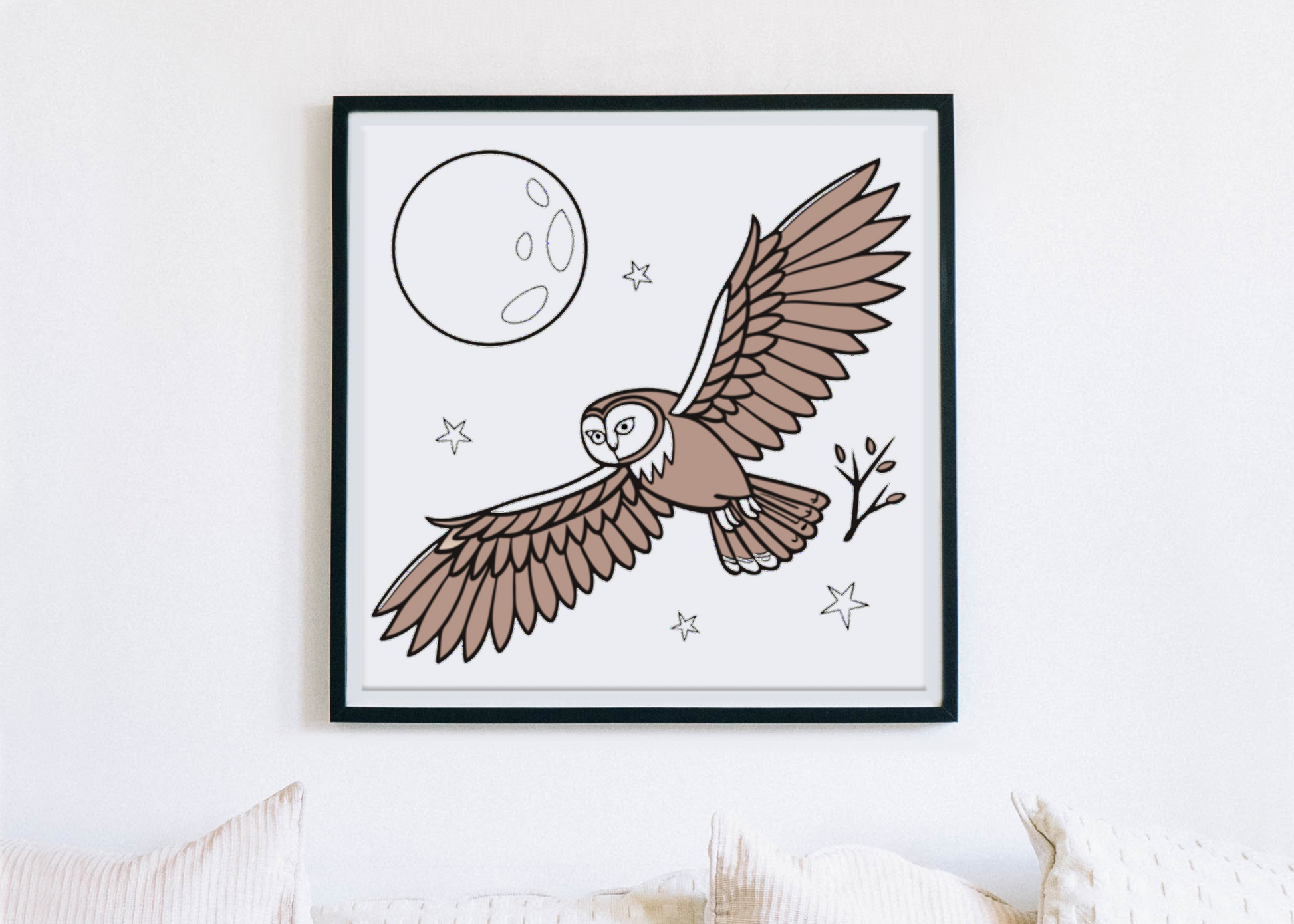 Cadre avec chouette animée volant sous la lune en style nocturne élégant