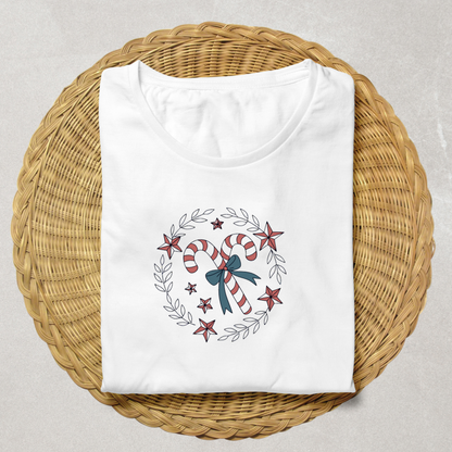 T-shirt avec motif sucre d'orge festif dans un style pastel évoquant Noël magique