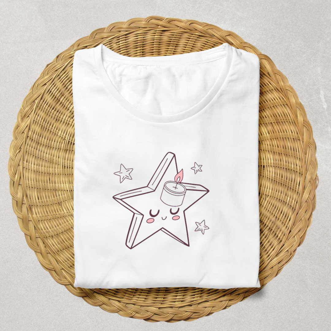 Étoile kawaii sur t-shirt, parfaite pour des vêtements personnalisés.