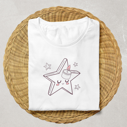 Étoile kawaii sur t-shirt, parfaite pour des vêtements personnalisés.