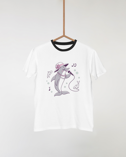 T-shirt orné d'un dauphin élégant en style vectoriel pour un look marin distinctif