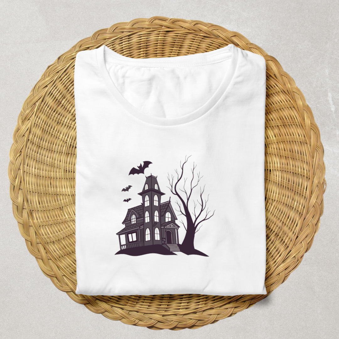 T-shirt avec maison hantée et chauve-souris, design gothique pour Halloween