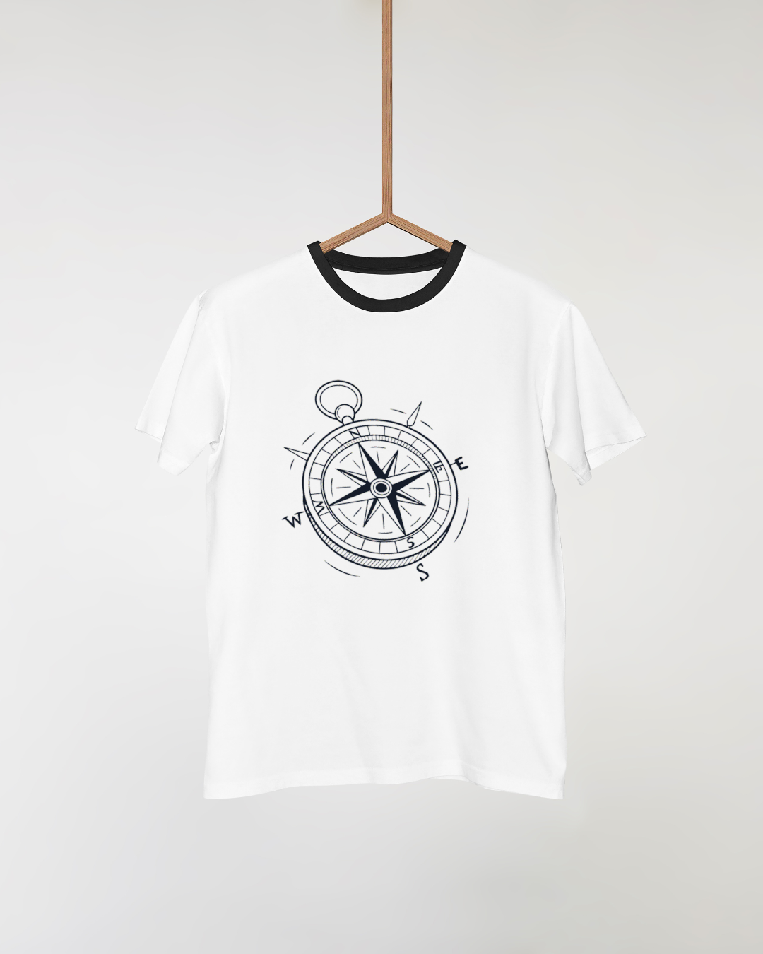 T-shirt avec motif antique de boussole pour les amateurs de voyages aventureux