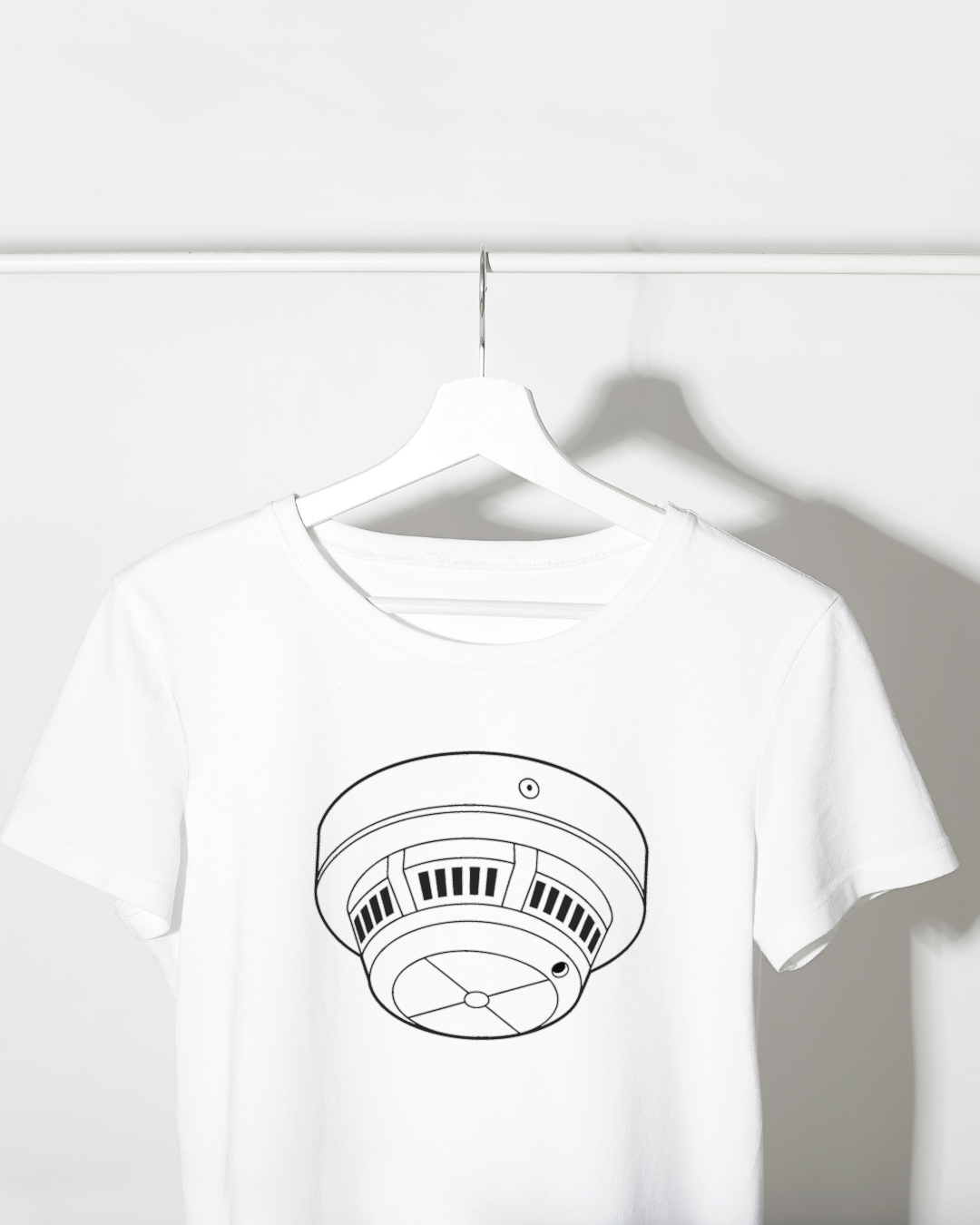 T-shirt moderne affichant une icône numérique sur la sécurité et la technologie