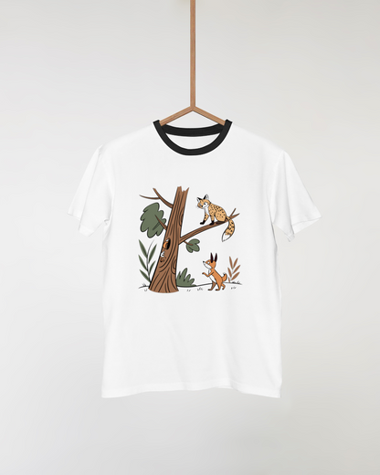 T-shirt nature avec renard curieux en forêt motif vectoriel élégant