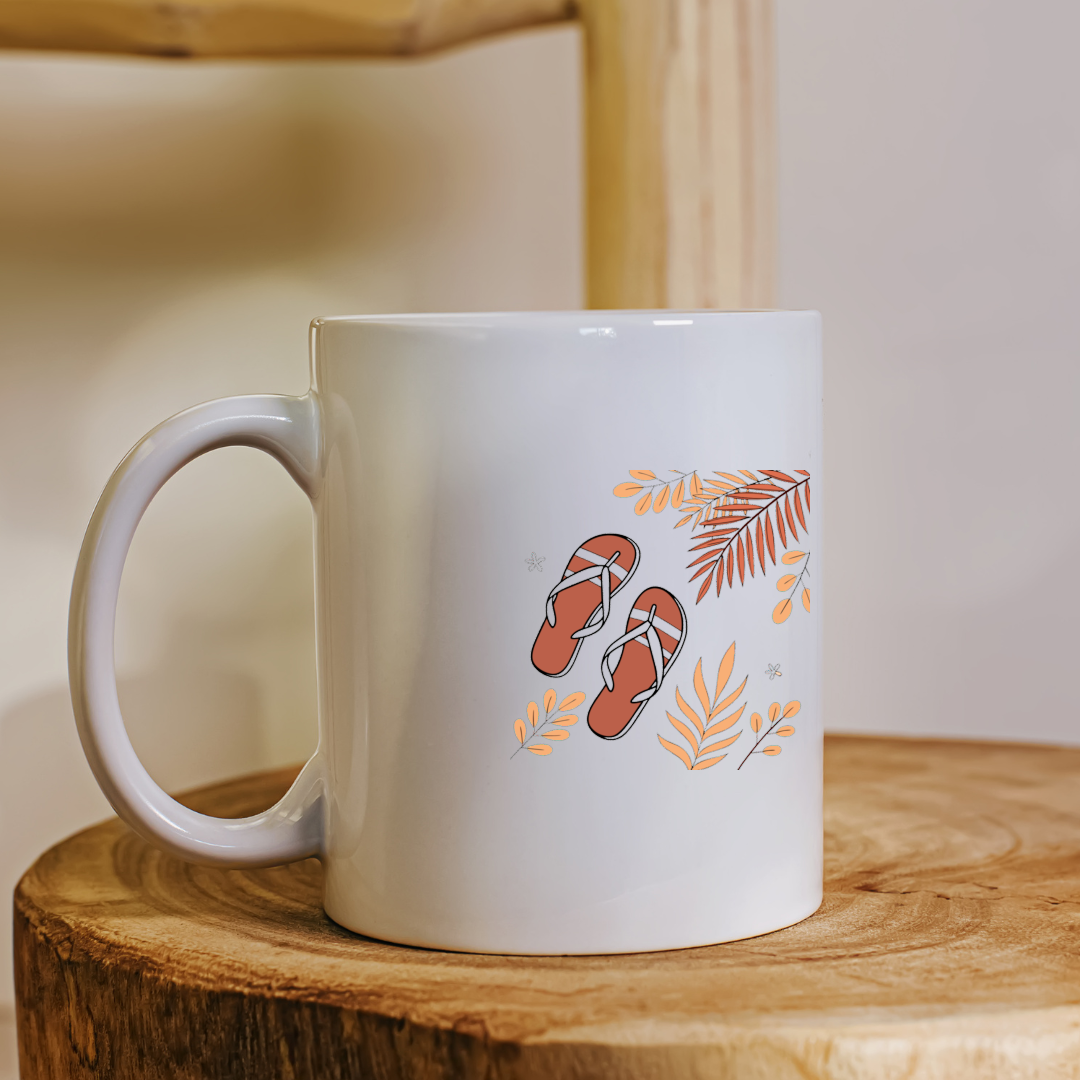 Mockup de mug aux motifs de tongs tropicales ambiance exotique d'été