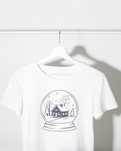 T-shirt avec design chalet enneigé en ligne claire pour une ambiance hivernale