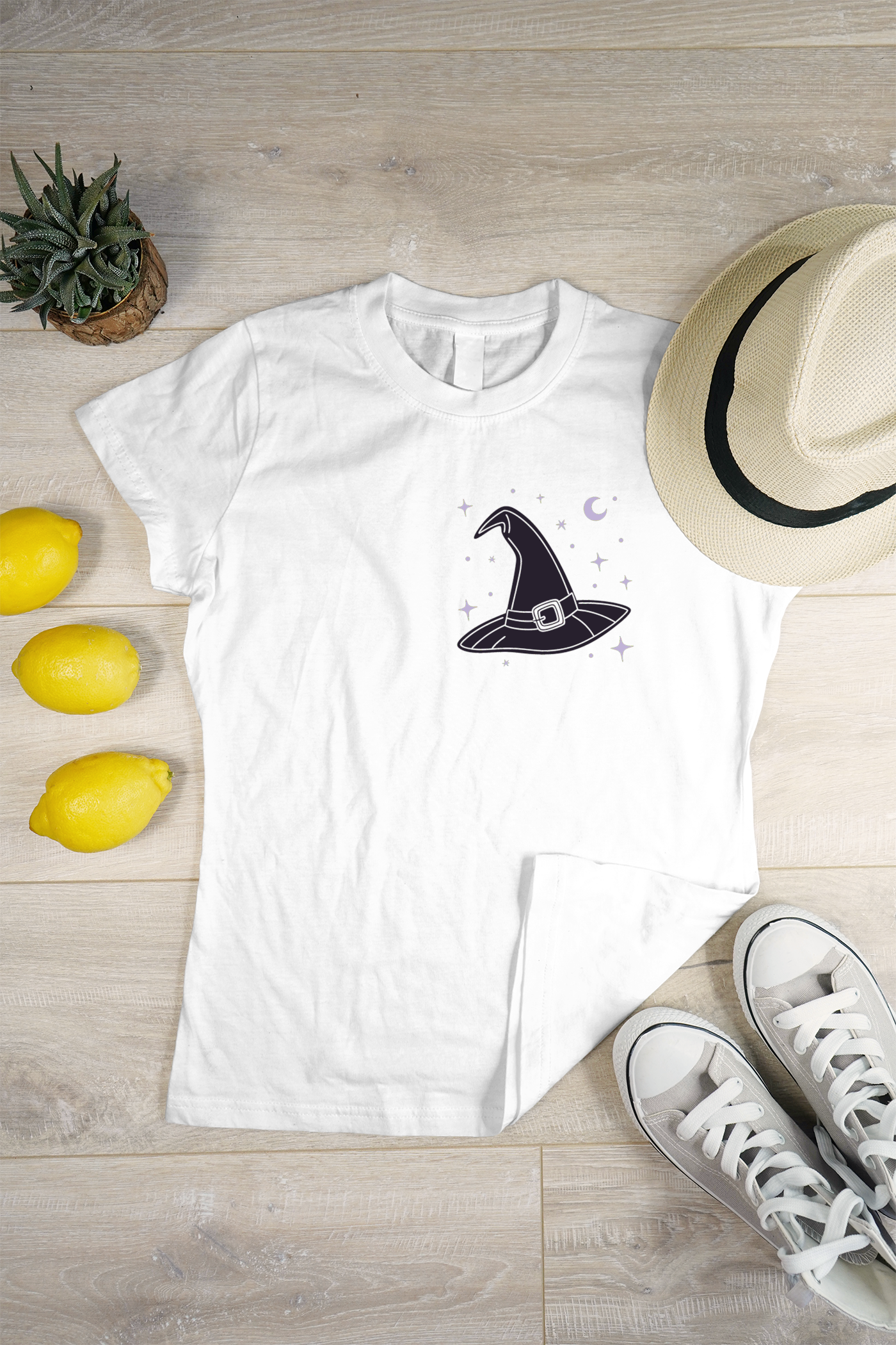 T-shirt avec chapeau mystérieux style Halloween fond sombre et élegant