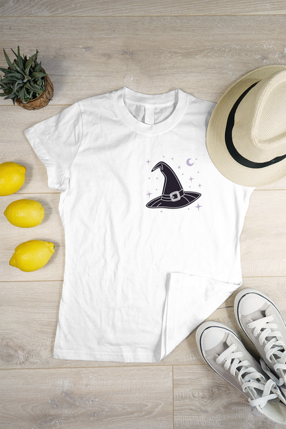 T-shirt avec chapeau mystérieux style Halloween fond sombre et élegant