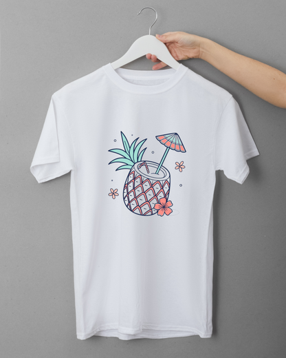 T-shirt avec ananas tropical pastel évoquant l'évasion estivale propice à l'été