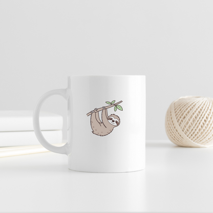 Mug décoré d'un paresseux suspendu, illustration pastel pour une ambiance apaisante