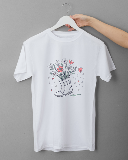 T-shirt décoré de fleurs printanières pastel évoquant la nature avec élégance
