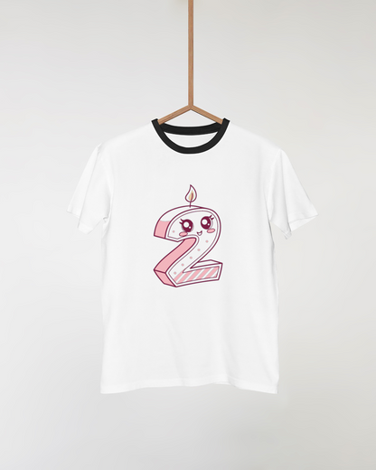 Chiffre 2 kawaii sur un t-shirt, design imprimé