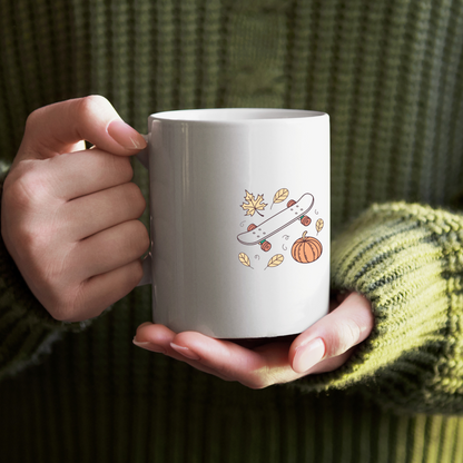 Mug avec design pastel automnal représentant un skateboard en balade, ambiance Halloween