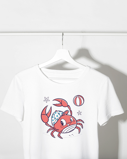 T-shirt avec crabe cartoon joyeux sur plage d'été colorée