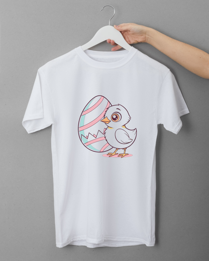 T-shirt avec un poussin joyeux éclatant aux couleurs pastel pour célébrer Pâques