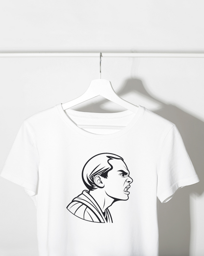 T-shirt monochrome avec visage de jeune homme exprimant la colère dans un style artistique