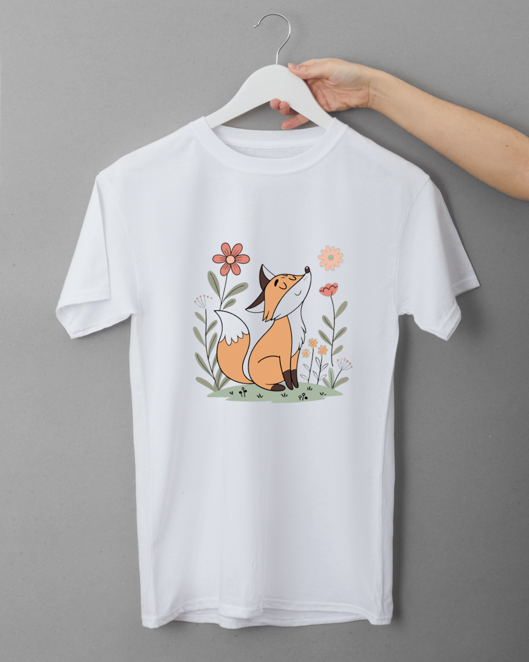 T-shirt avec renard contemplatif paisible entouré de fleurs pastel