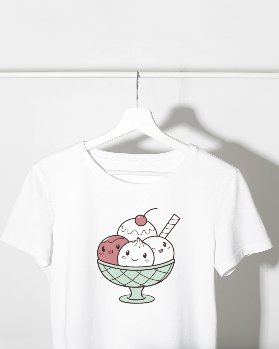 T-shirt avec motif sundae kawaii, idéal pour une touche de douceur.