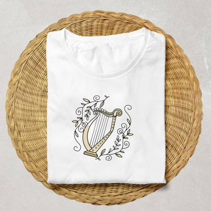 T-shirt élégant avec une harpe en harmonie sur fond nature stylisé