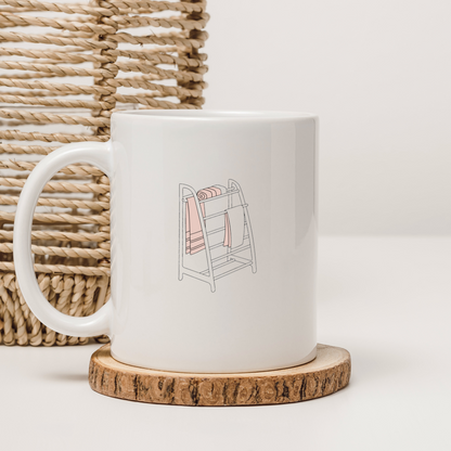 Mug décoré d'une échelle à serviettes minimaliste en style vectoriel