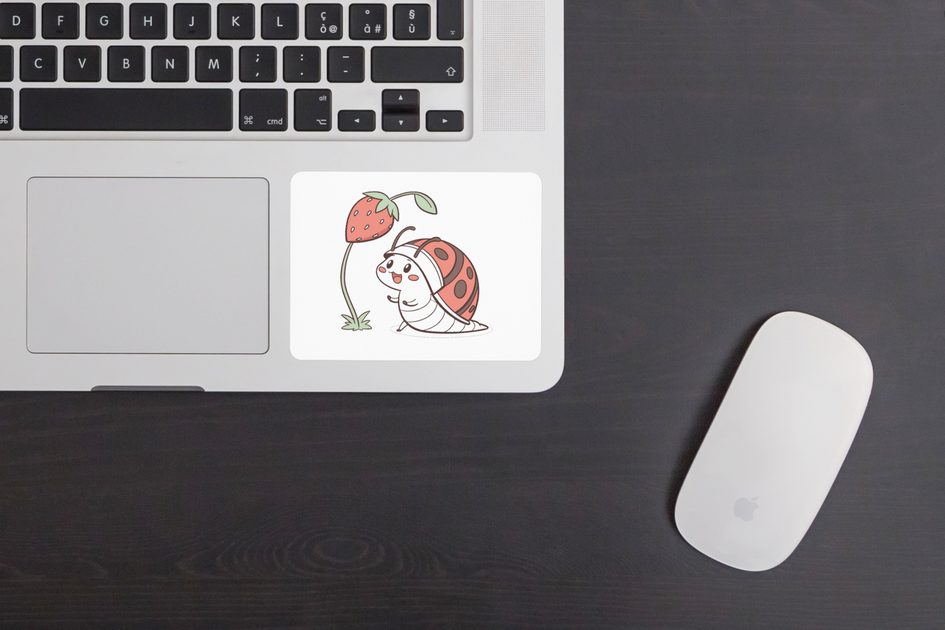 Sticker kawaii d'un escargot amical sous une fraise, style numérique coloré