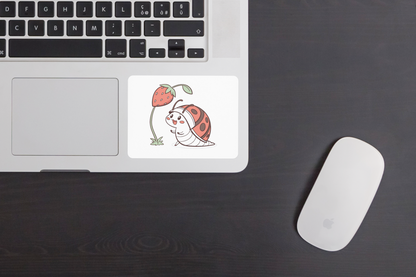 Sticker kawaii d'un escargot amical sous une fraise, style numérique coloré