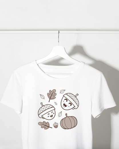 T-shirt casual orné d'un motif digital gai automnal avec des glands souriants