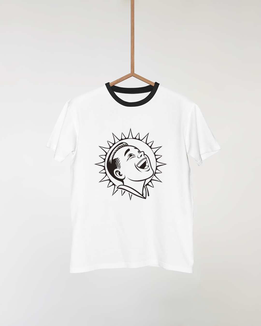 T-shirt avec un garçon riant sous un soleil réaliste évoquant une émotion joyeuse
