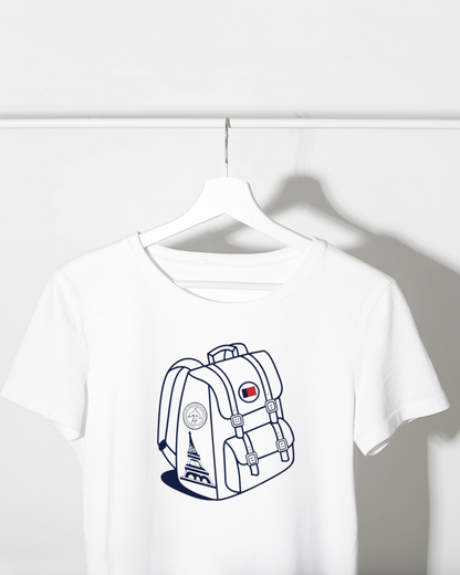 T-shirt chic présentant une icône de sac à dos sur le thème du voyage élégant