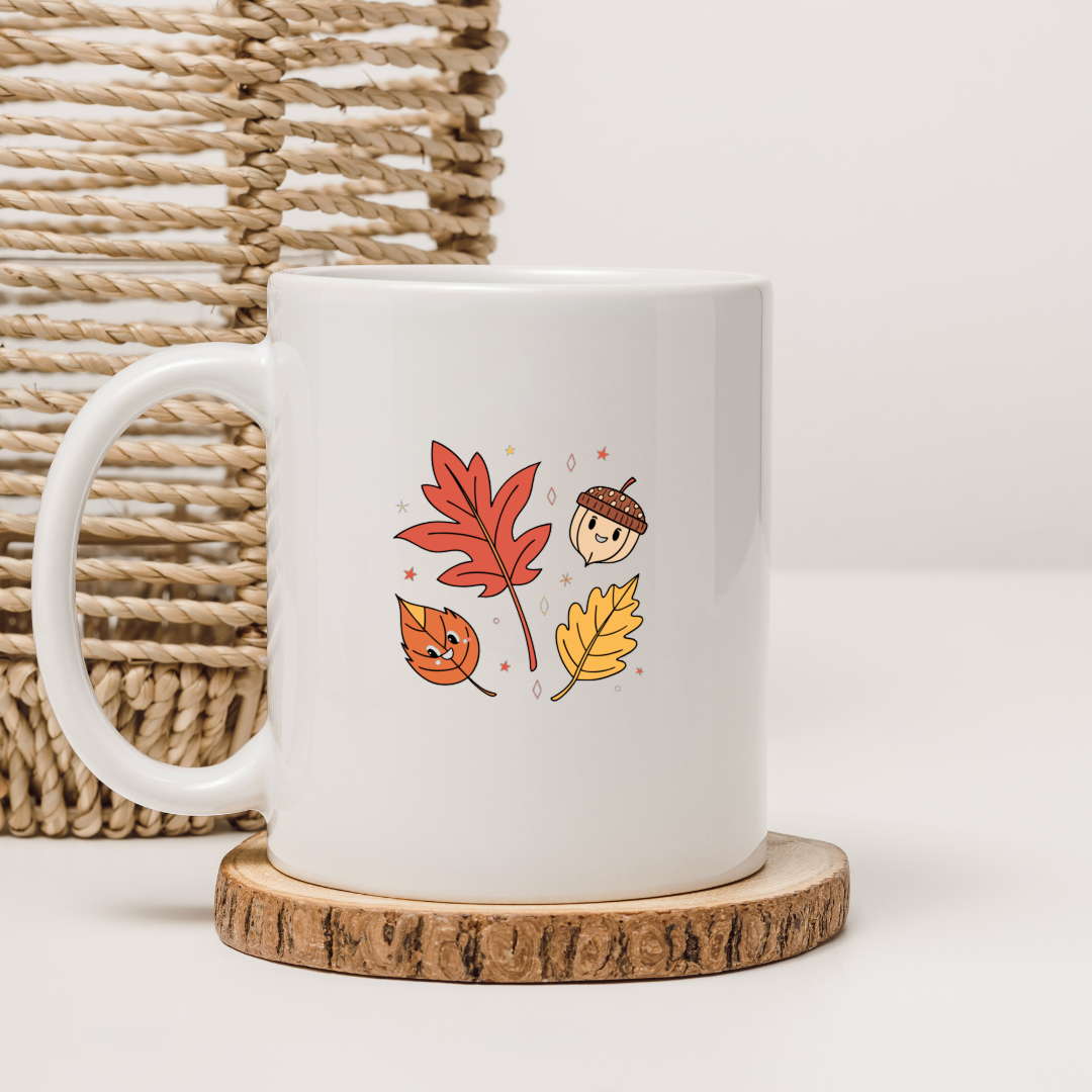Mug animé aux feuilles d'automne joyeuses et gland curieux ajoutant une touche kawaii